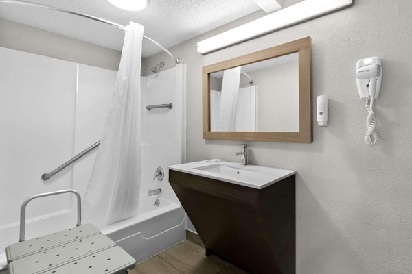 Quality Inn Nashville - Opryland Area Image #9 Quality Inn Nashville - Opryland Area Image #9