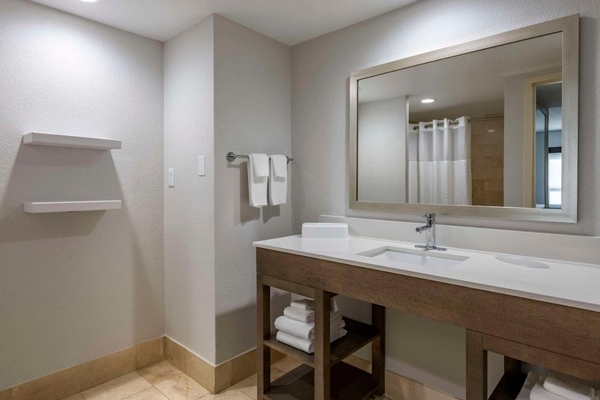 Comfort Inn & Suites Downtown Brickell-Port of Miami Image #20 Comfort Inn & Suites Downtown Brickell-Port of Miami Image #20