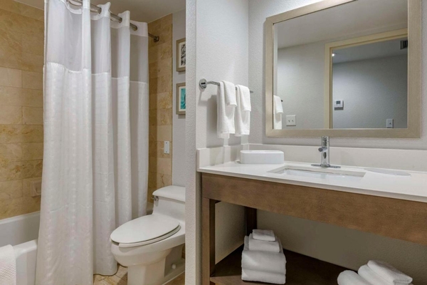Comfort Inn & Suites Downtown Brickell-Port of Miami Image #28 Comfort Inn & Suites Downtown Brickell-Port of Miami Image #28