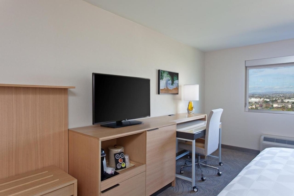 Holiday Inn Los Angeles - LAX Airport by IHG Image #5