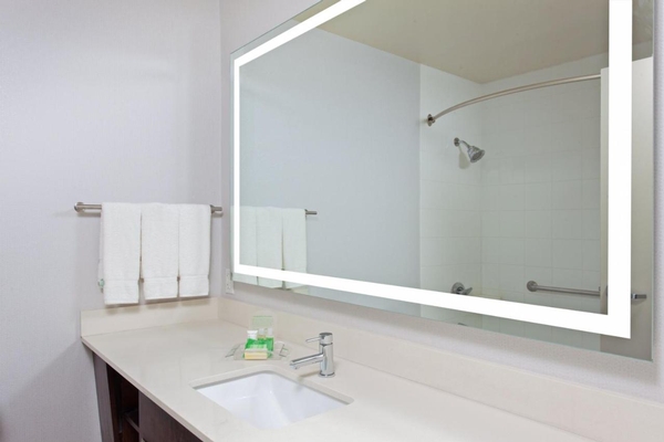 Holiday Inn Los Angeles - LAX Airport by IHG Image #12
