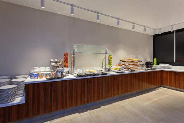 Holiday Inn Los Angeles - LAX Airport by IHG Image #25