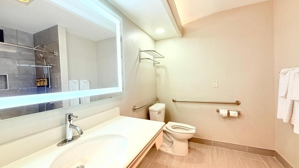 Best Western Plus Suites Hotel - Los Angeles LAX Airport Image #6